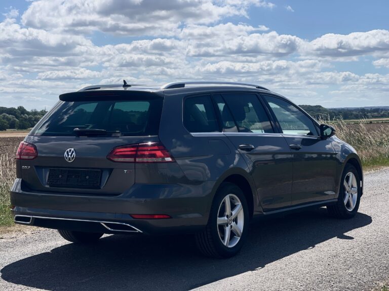 Volkswagen Golf Variant – zadní část a bok vozu