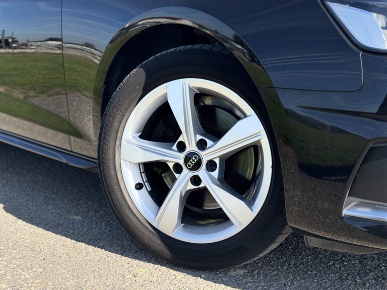 Audi A4 Avant – detail předního kola z lehké slitiny