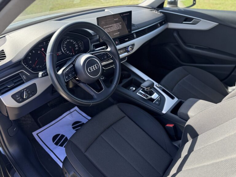 Audi A4 Avant – přední sedadla a prostor řidiče
