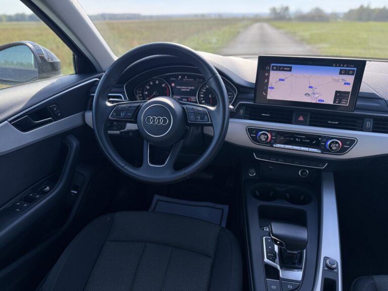 Audi A4 Avant – volant, přístrojový panel a multimediální displej